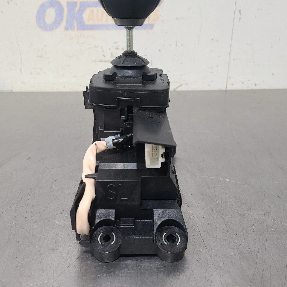 Lexus LS500 21 2021 3,5 L palanca de cambios automática Foto 2 de 4