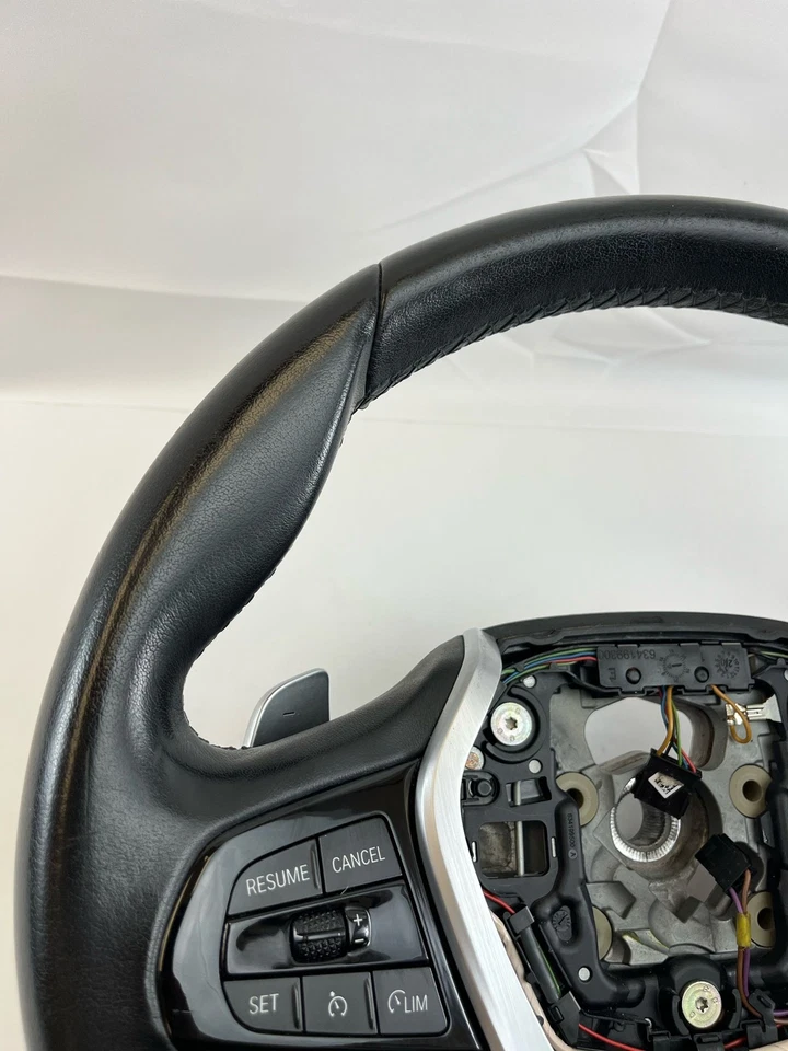 Volante BMW 530i G30 M5 2021-2023 OEM cuero térmico negro con cambio de paleta Foto 4 de 4