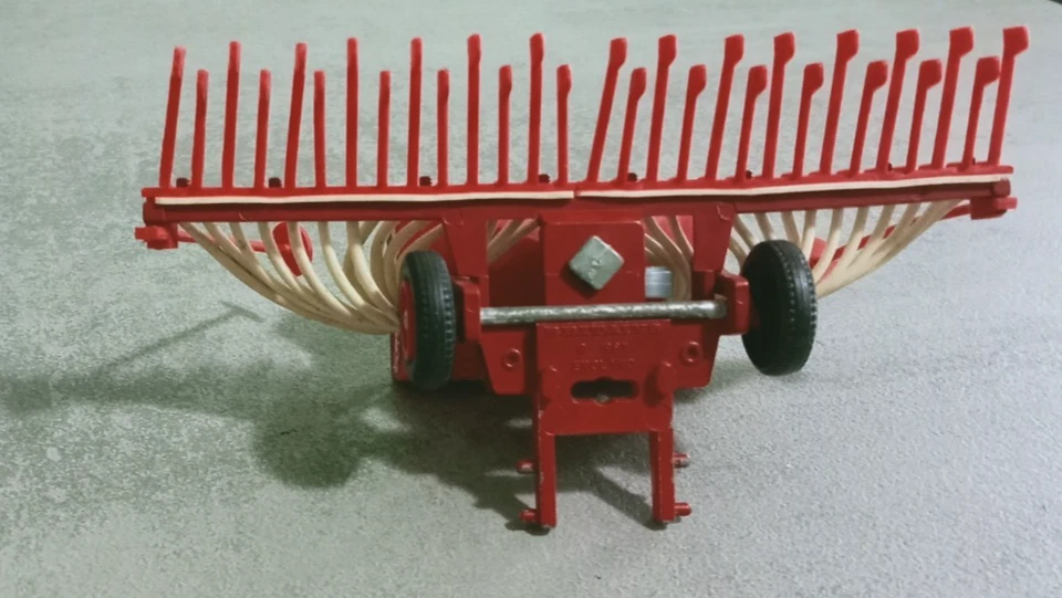 BRITAINS 1:32 - SEMINATRICE ACCORD  PNEUMATIC DL - Immagine 3 di 3