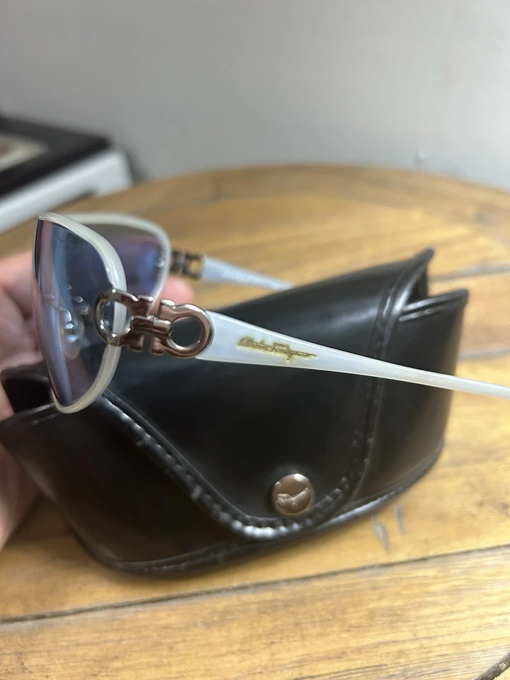 Gafas de sol Salvatore Ferragamo vintage azules con estuche de lentes azules incluido Foto 4 de 4