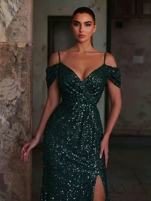 Elegant Off Shoulder Green Sparkling Sequin Long Party Dress. Size Medium (6).
