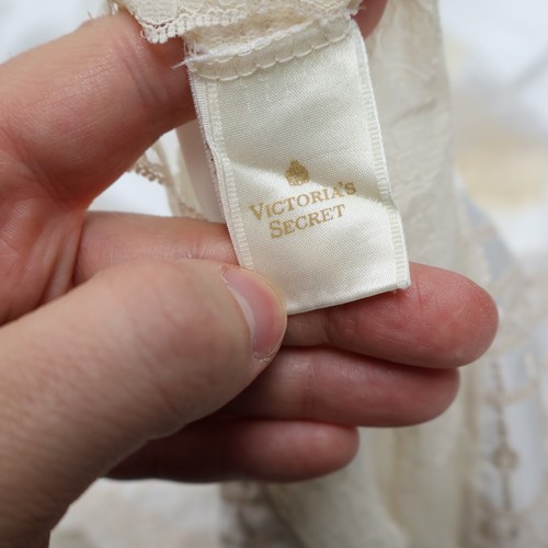 Vtg Victoria's Secret Size P Gold Label Bridal Nightgown Robe Lace V-neck USA - Picture 6 of 7