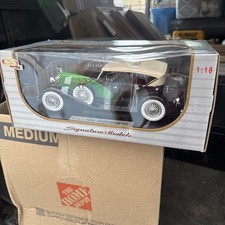 1934 Duesenberg Dual Cowl Phaeton Black in 1:18 scale by Signature Models