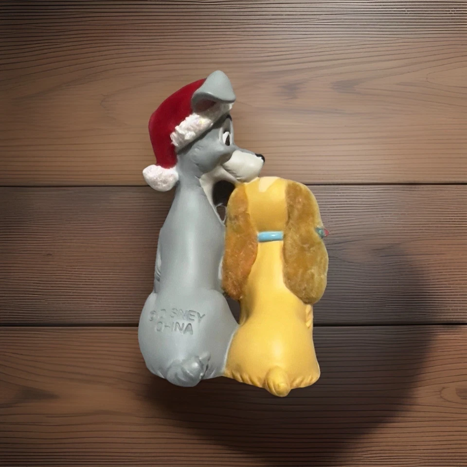 Disney Dama y el Vagabundo Sombrero de Papá Noel Adorno de Navidad Acebo Flocado Foto 3 de 3