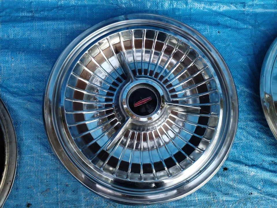 Oldsmobile 88, 98 1963, Starfire tapacubos giratorio negro cubierta de rueda 14"" #b Foto 2 de 4