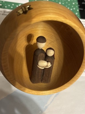 Maria , Josef Und das Jesuskind In einer Kugel