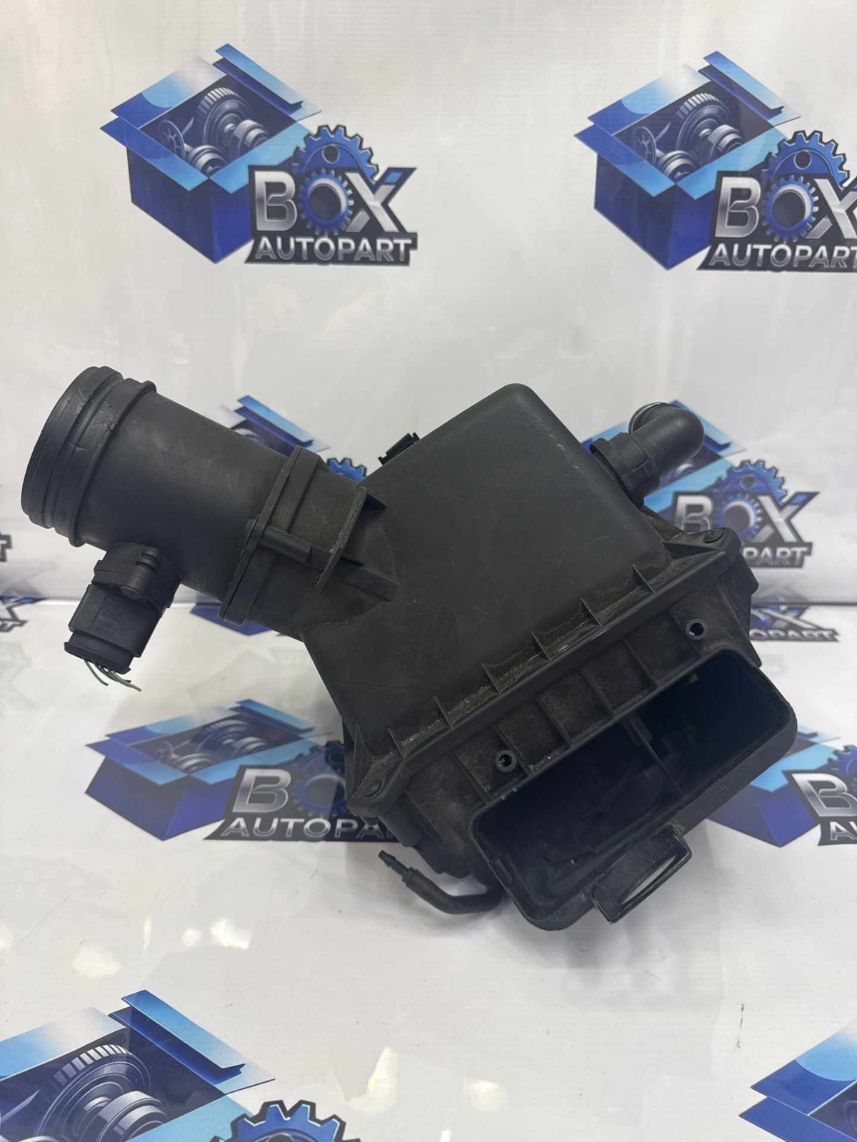 2004-2009 AUDI S4 Air Cleaner Intake Filter Box OEM