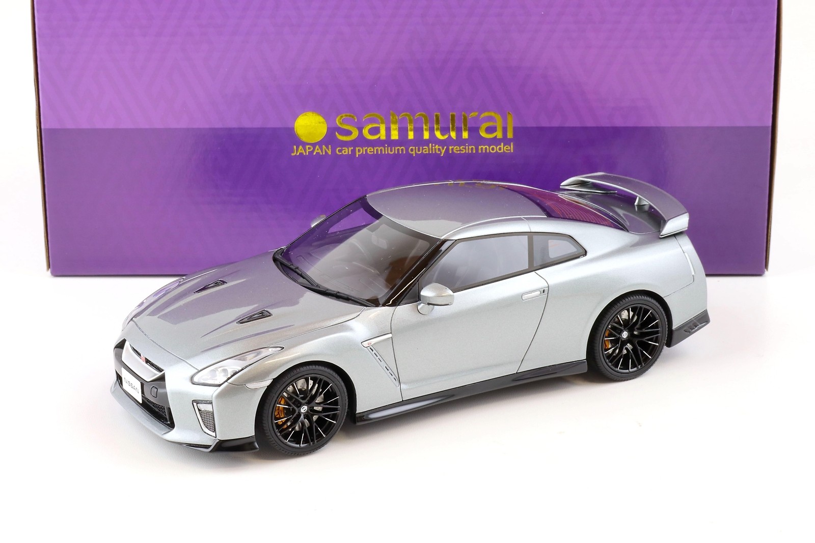 1:18 Kyosho Samurai 2020 Nissan (R35) Coupe Grey Metallic KSR18044GR