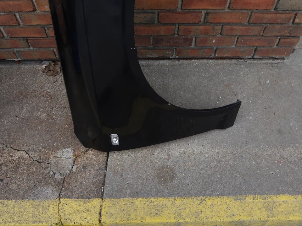 AUDI A6 2005-2008 3,2 L V6 genuino pasajero delantero derecho guardabarros cubierta OEM púrpura Foto 3 de 4