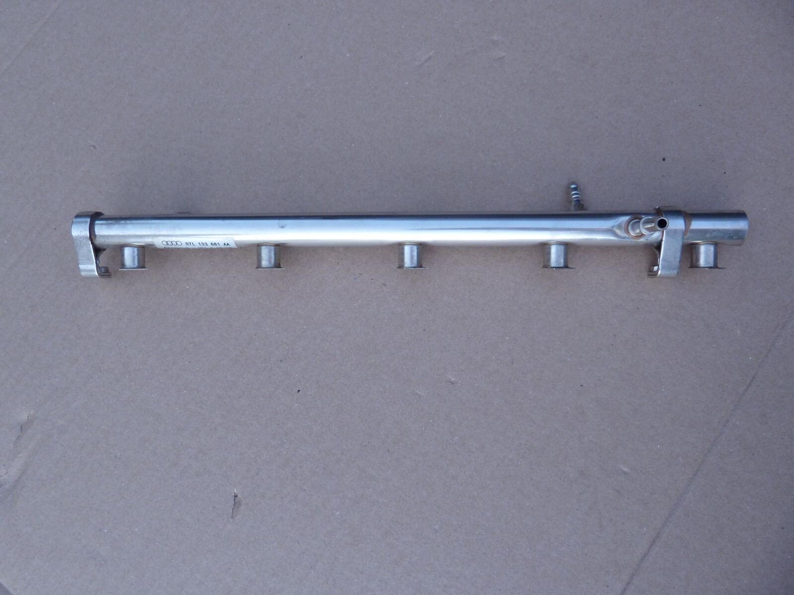 Lamborghini Huracan EVO 5.2 V10 OEM Left Fuel Injector Rail Pressure Pipe R8