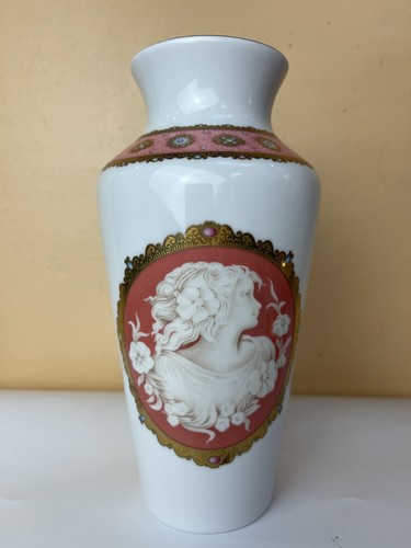 Depos T. Limoges Porzellanvase mit Kamee Dekor & 24 Karat Gold Zierleiste 8""