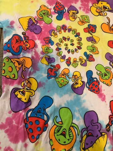 Liquid Blue 2016 Tanzender Pilz Spirale Batik T-Shirt Größe Small - Bild 3 von 5