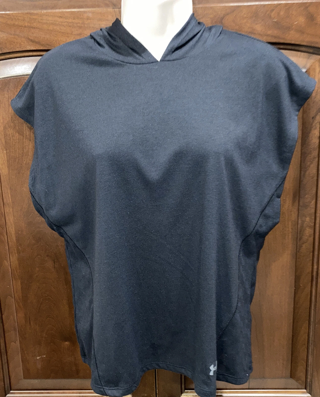 Under Armour~Women’s Black Sleeveless Hoodie Shirt, Sz XS, Loose Fit, NWOT!