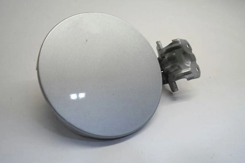 Toyota Prius 2015-2010 puerta de llenado de combustible plateada Foto 2 de 4