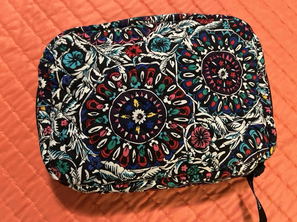 Vera Bradley Tote, Purse, Wallet, & Cord Organizer - Image 4 of 4