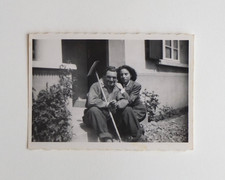 Couple marches maison rataeau jardin jardinier - Photo ancienne snapshot