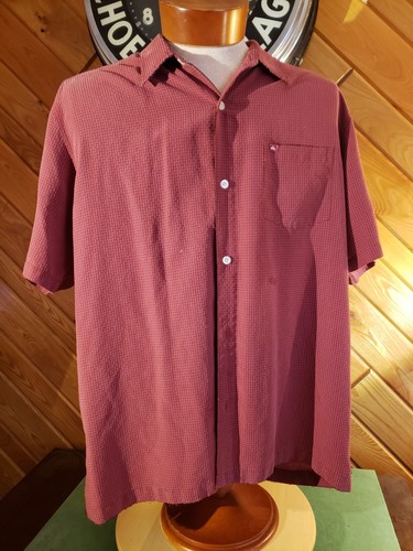 Vintage Quiksilver Men's size XL Red Surfer Short Sleeve Button Casual Shirt