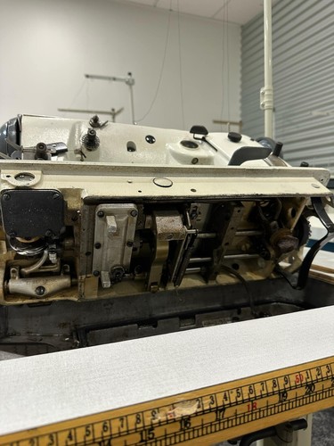Singer 3 steps zigzag industrial sewing machine - Picture 4 of 7