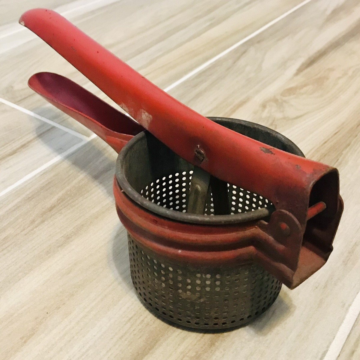 Antique Hand Held Metal Press Juicer Orange Juice Squeezer