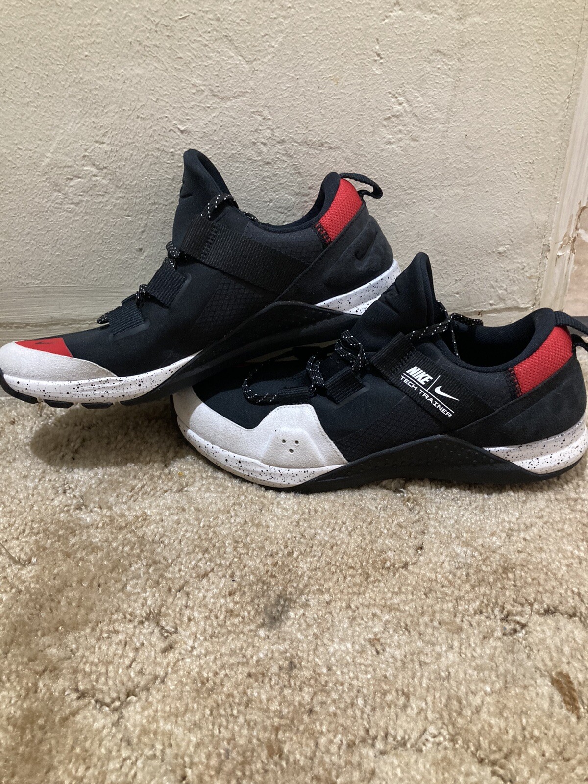 nike tech trainer black