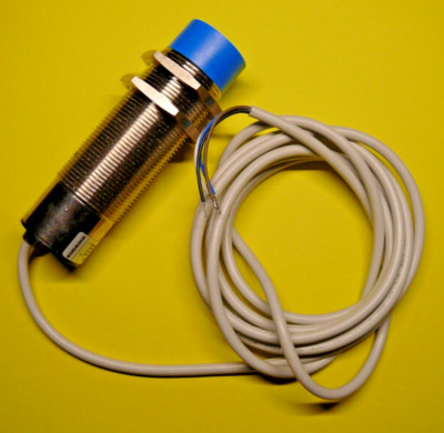 DATALOGIC Inductive Proximity Sensor Model: CS16 M1729 NEW