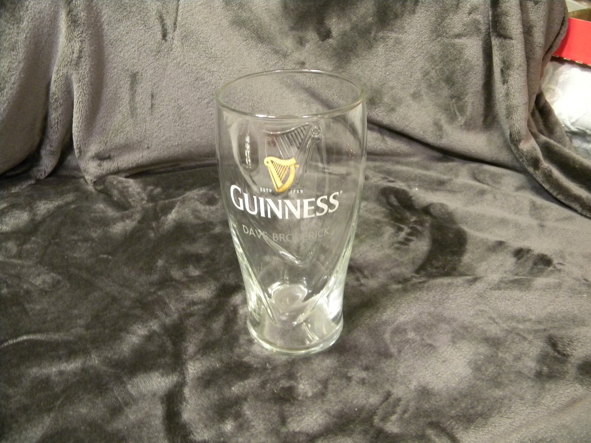 Guinness Pint Beer Glass with Embossed Harp and Gold Harp w/ Dave