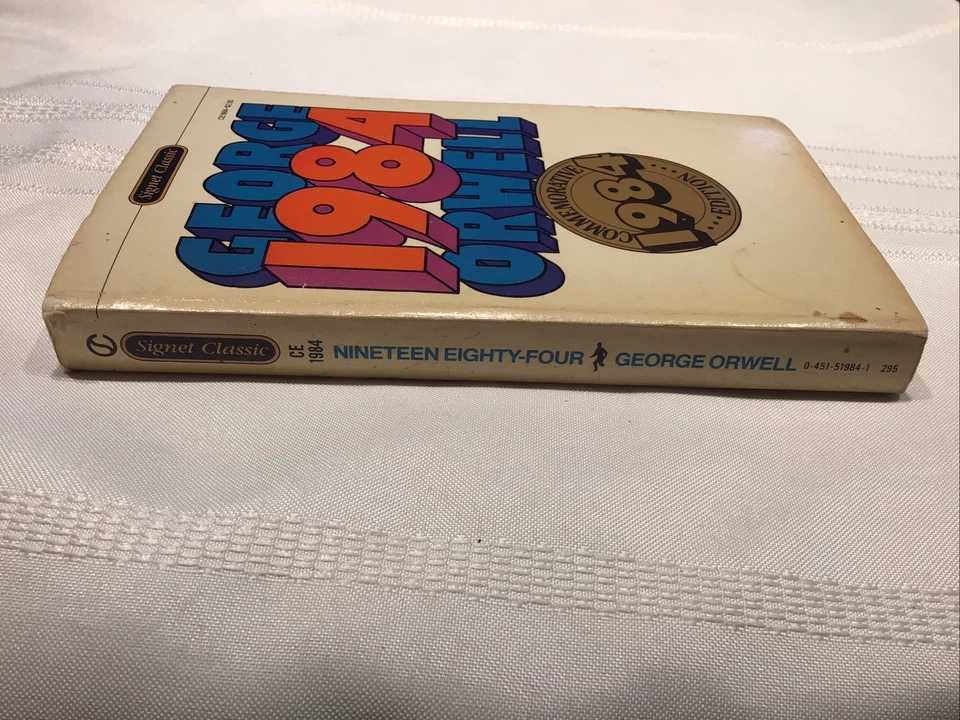 📘 1984 by George Orwell (1983, Signet Paperback) – Commemorative Edition – Good Foto 3 de 4
