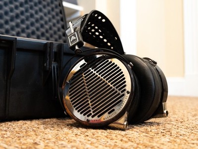 Audeze LCD-4 | 200 ohm planar magnetic headphones | fair/okay shape