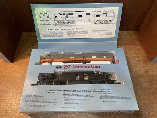Life-Like Proto 2000 - Milwaukee Road E7A #17 Passenger Livery DC HO Scale - Picture 9 of 11