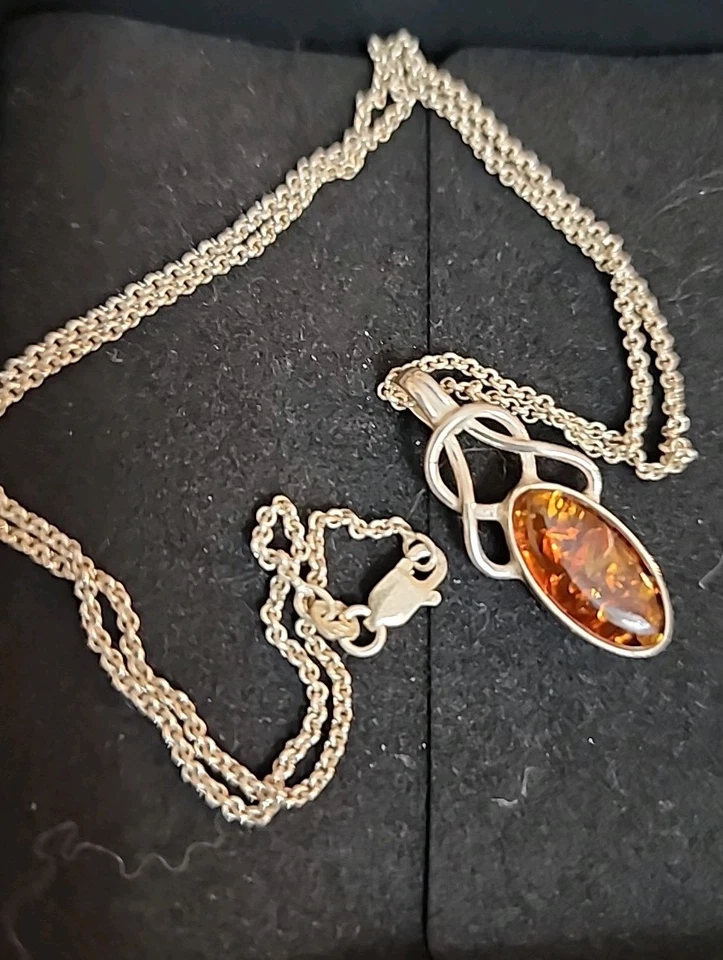 Amber And Silver Necklace 18 Inch Chain - Image 4 of 4