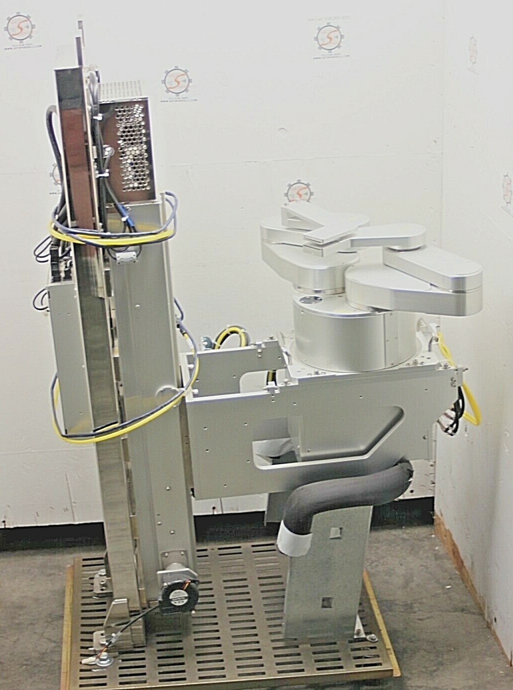 RR755L1511-0F0-140-0/ROBOT ASSY W/ CONTRL RT139-521-003 AND END EFFFECTOR/RORZE