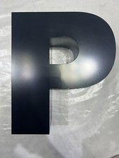 Buchstabe "P" unbeleuchtet - Leuchtreklame Innenwerbung Außenwerbung