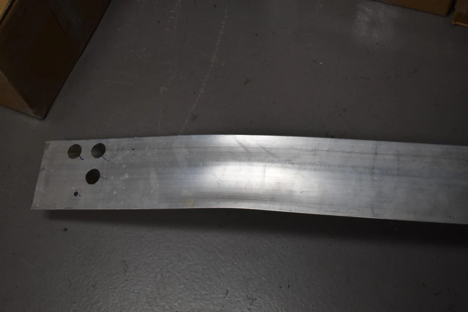 Barra de refuerzo delantera Nissan Leaf S 2013-2017 OEM de fábrica Foto 2 de 4