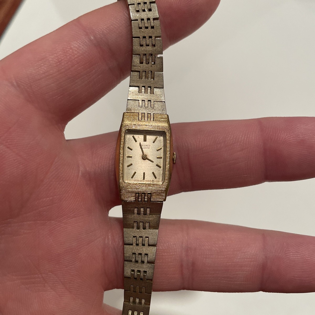 Seiko Womens 1400-6139 Quartz Watch Gold Tone Bracelet Band & Dial