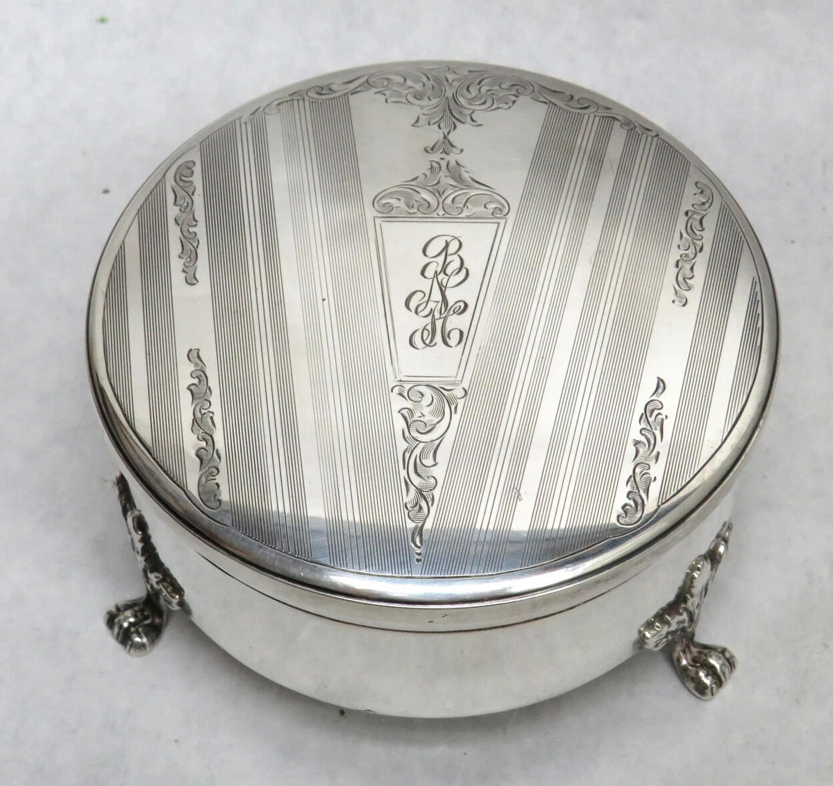 Vintage Round Jewelry Decorative Trinket Box Ring Box Antique Metal Case  4.7 inch (Shiny Silver, Medium) : Amazon.in: Jewellery