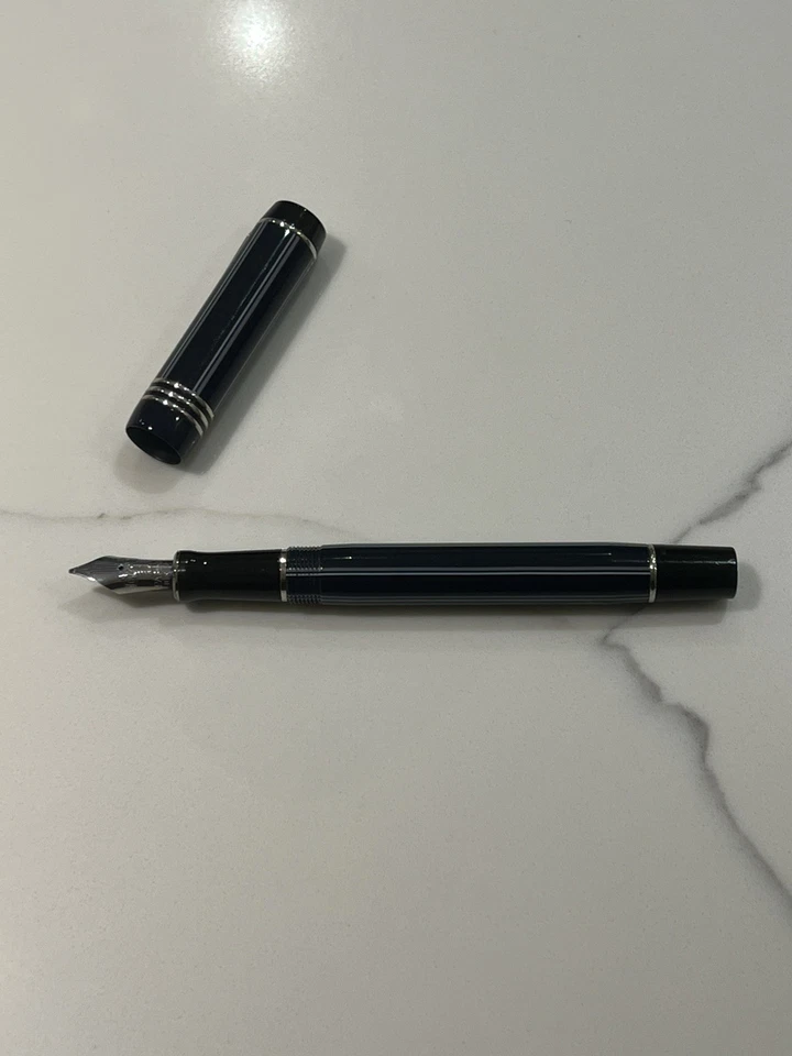 Parker Duofold International Blue Pinstriped  fountain pen , 18k Gold Italic Nib - Image 4 of 4