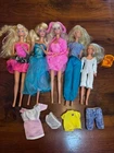 Assorted Lot Of 5 Vintage Barbie Dolls 70-80s And Clothes Accessories