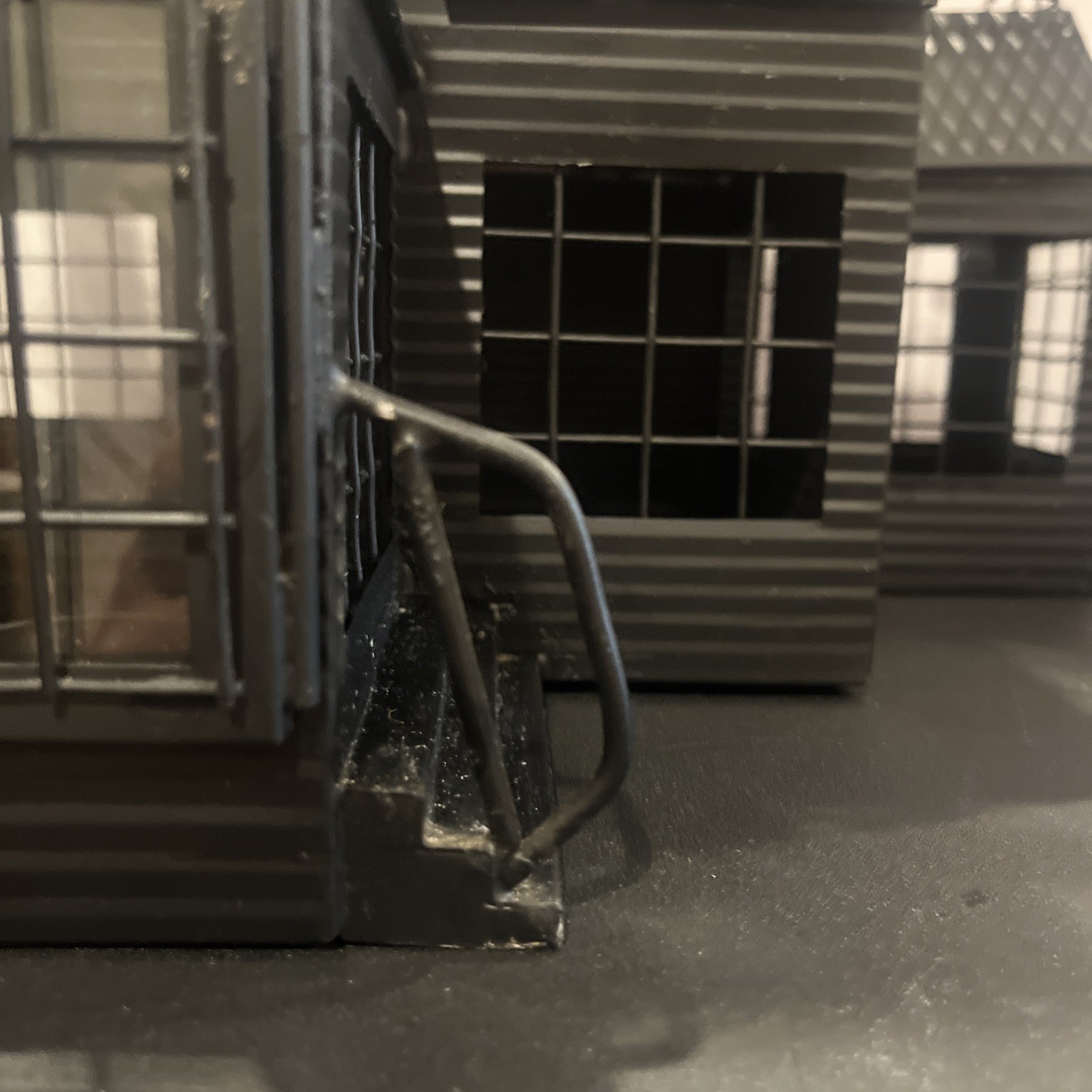 YANKEE CANDLE 2007 Haunted House Tea Light METAL Mansion Manor Black Halloween 