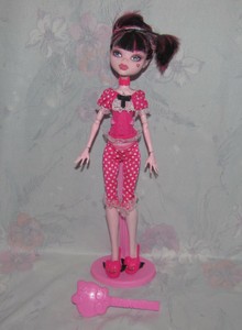 draculaura dead tired