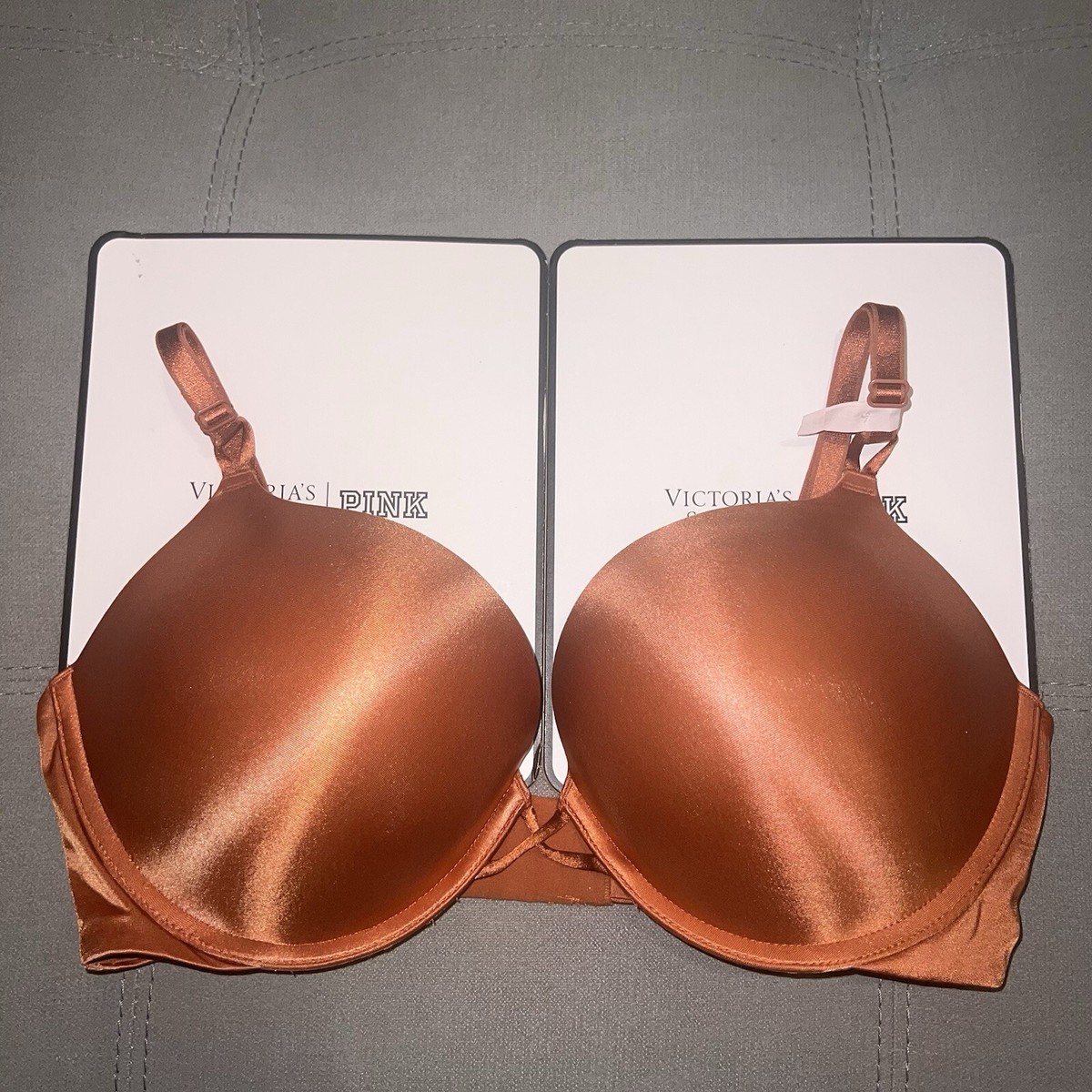 Victoria's Secret Bombshellブラジャー Bombshell Add-2-Cups Lace Shine Strap Push-Up Bra