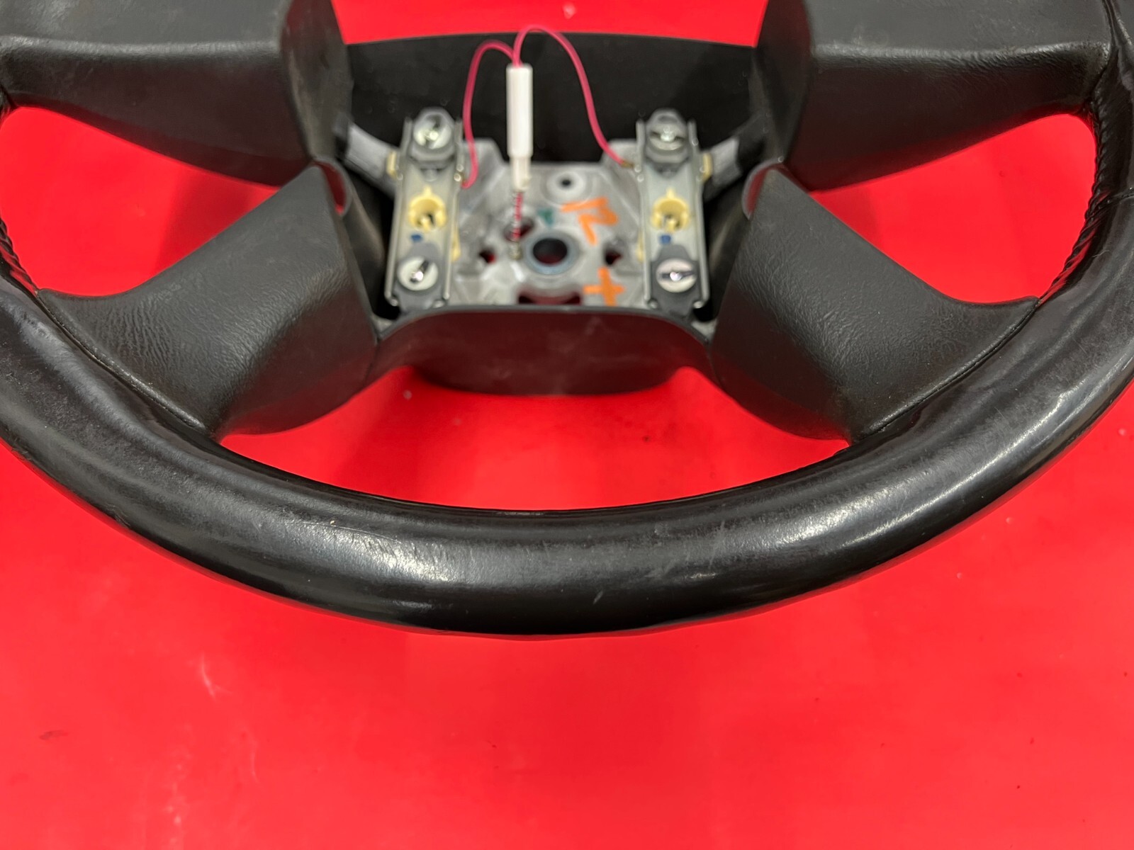 20032006 GM SILVERADO SIERRA TAHOE STEERING WHEEL LEATHER USED OEM eBay