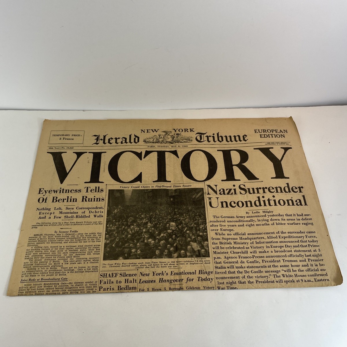 ORIGINAL NEW YORK HERALD TRIBUNE Paris European Edition VICTORY 8