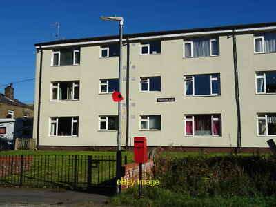 Photo 6x4 Elizabeth II postbox in front of Travis House, Walsden Knowl Wo c2018