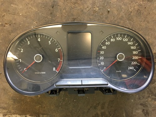 VW Polo 6R 1.2 Benzin CGP Tacho Kombiinstrument 6R0920860C