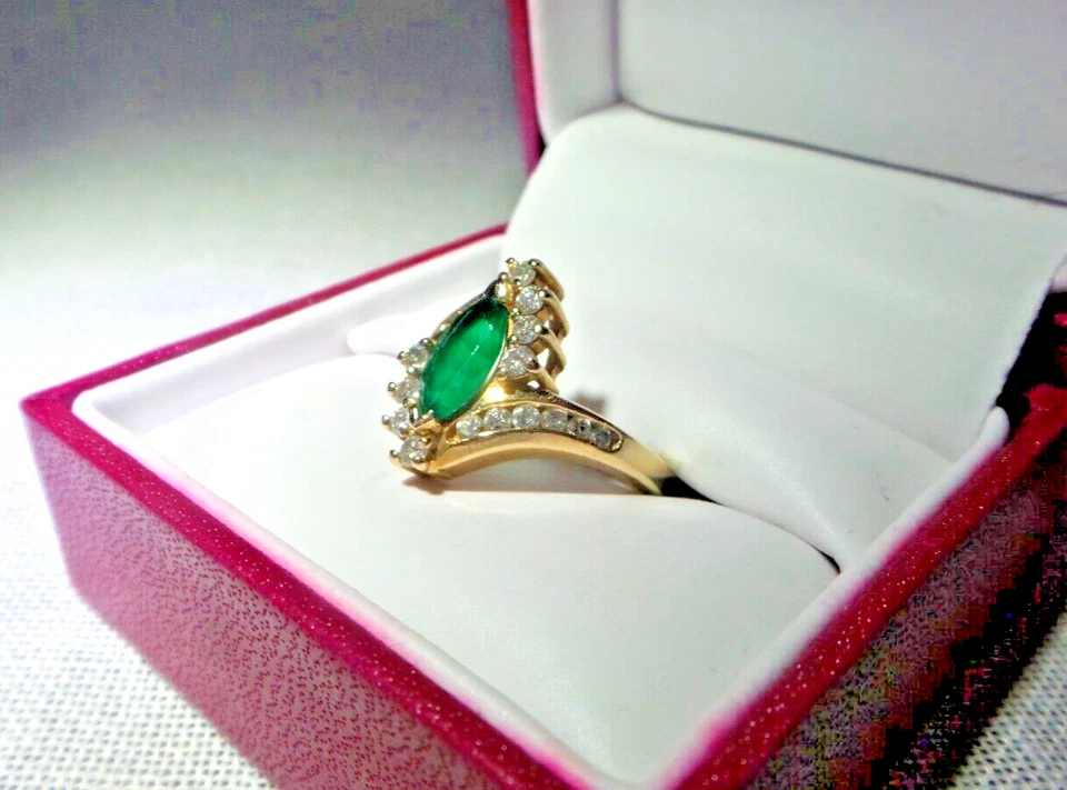 14k Yellow Gold Green Gemstone and Diamond Ring - Image 3 of 4