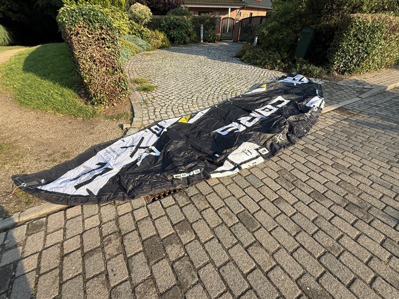 Core Kite XR5 11.0 Schwarz/Weiß/Gelb mit Tasche