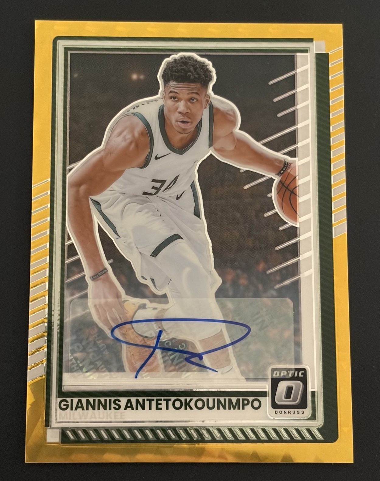 2025-26 Donruss Optic FOTL Giannis Antetokounmpo Gold Prizm Auto 1/6 view 1