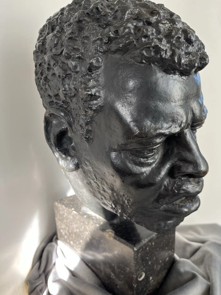 Escultura de bronze 1881 Cabeza de Esclavo Francisco Cafferatta - Itália/Argentina - Imagem 2 de 4