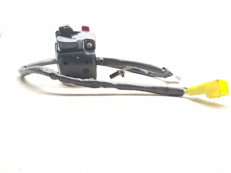 06-24 Interruptor de faros de control izquierdo Suzuki VZR1800 M109R Boulevard BOSS Foto 2 de 4