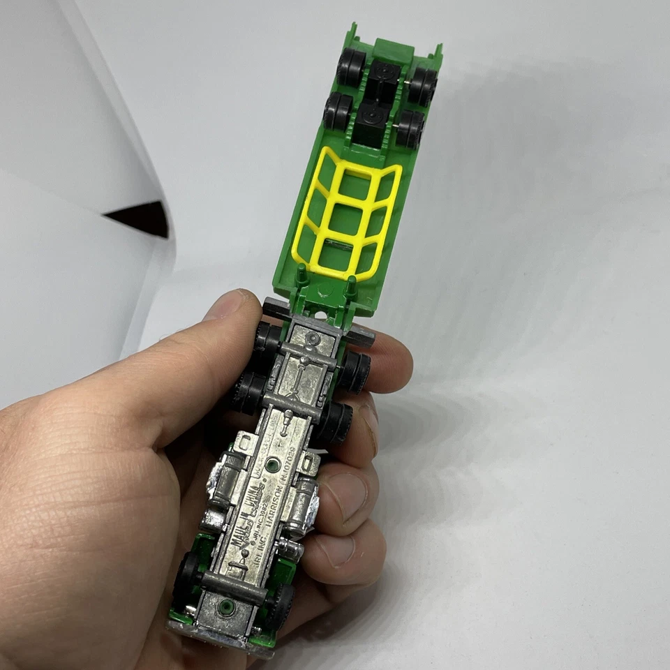 Road Champs Vintage 1982 Mack Super Liner w/ Trailer Robbins Transportation - Image 4 of 4